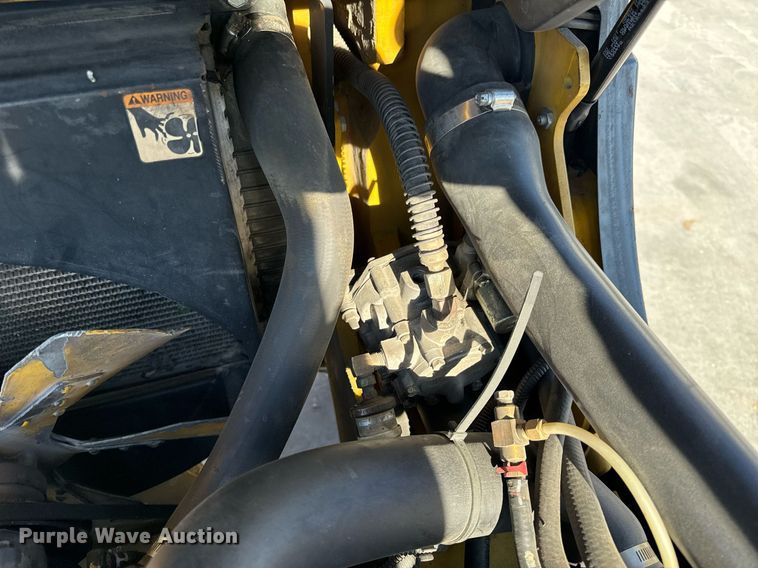 image for item NM9052 Yale GLP050VXEVSE084  forklift