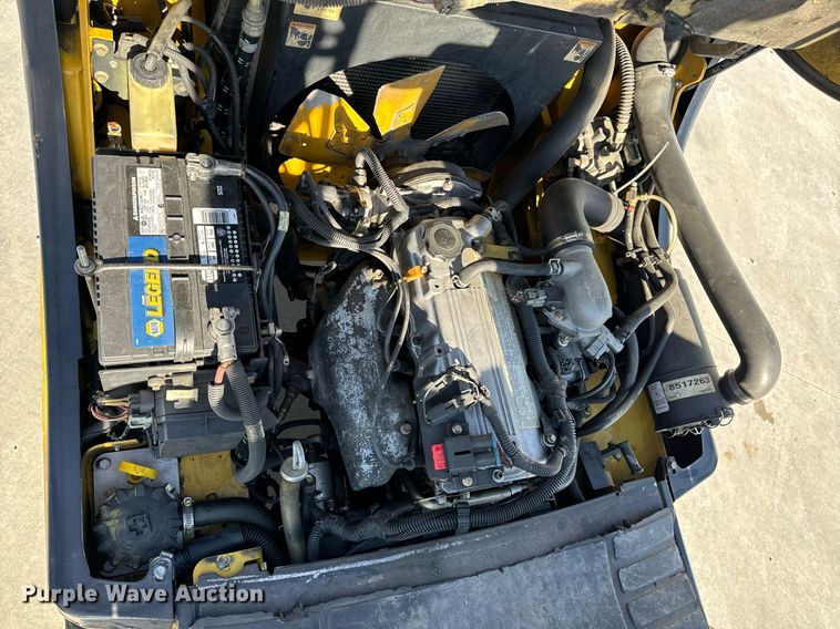 image for item NM9052 Yale GLP050VXEVSE084  forklift