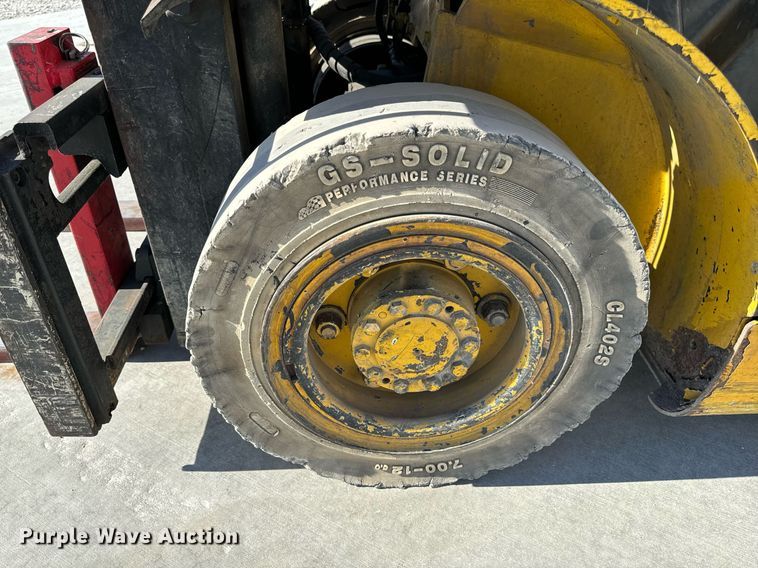 image for item NM9052 Yale GLP050VXEVSE084  forklift