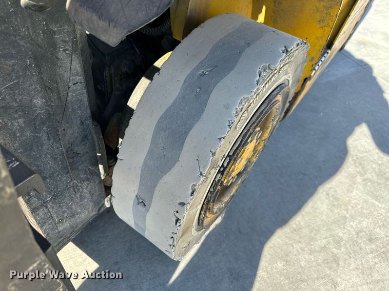 image for item NM9052 Yale GLP050VXEVSE084  forklift