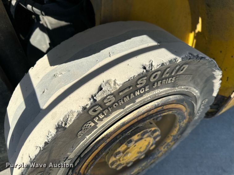 image for item NM9052 Yale GLP050VXEVSE084  forklift