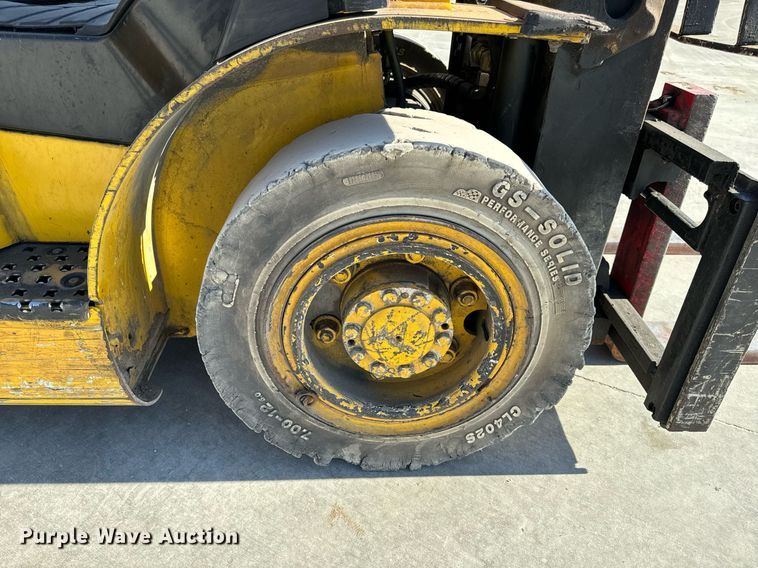 image for item NM9052 Yale GLP050VXEVSE084  forklift