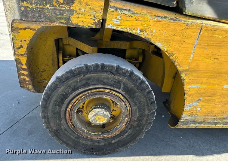 image for item NM9052 Yale GLP050VXEVSE084  forklift
