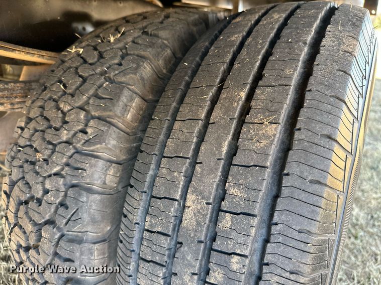 image for item NO9369 1998 Dodge Ram 3500  flatbed pickup truck