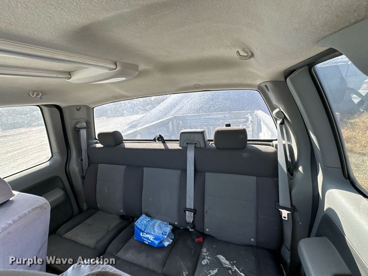 image for item NO9373 2004 Ford F150 XLT  SuperCab pickup truck