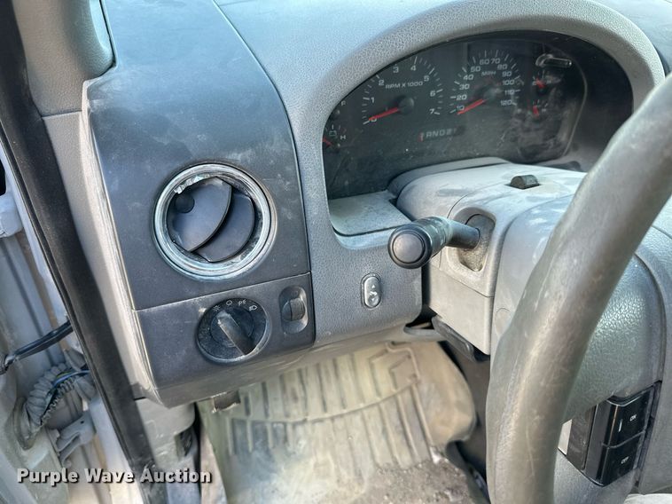 image for item NO9373 2004 Ford F150 XLT  SuperCab pickup truck