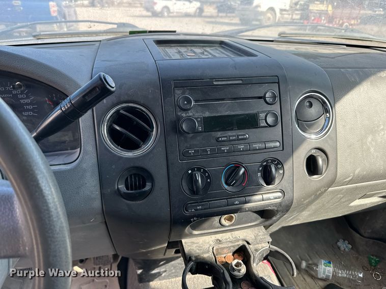 image for item NO9373 2004 Ford F150 XLT  SuperCab pickup truck