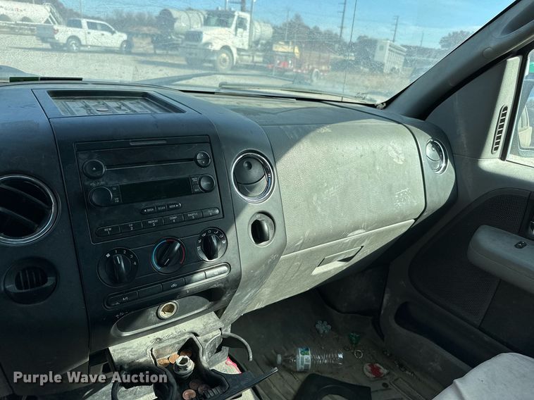 image for item NO9373 2004 Ford F150 XLT  SuperCab pickup truck