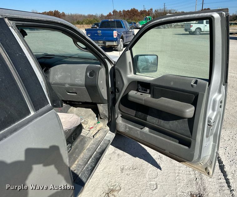 image for item NO9373 2004 Ford F150 XLT  SuperCab pickup truck