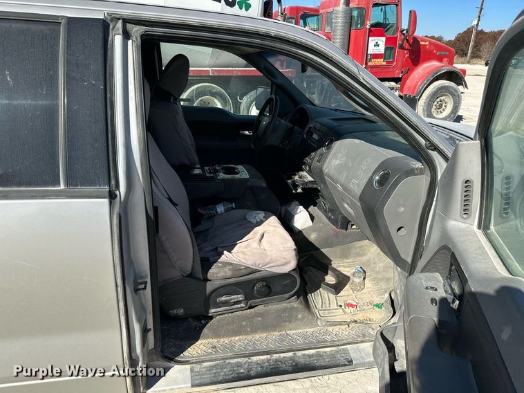 image for item NO9373 2004 Ford F150 XLT  SuperCab pickup truck