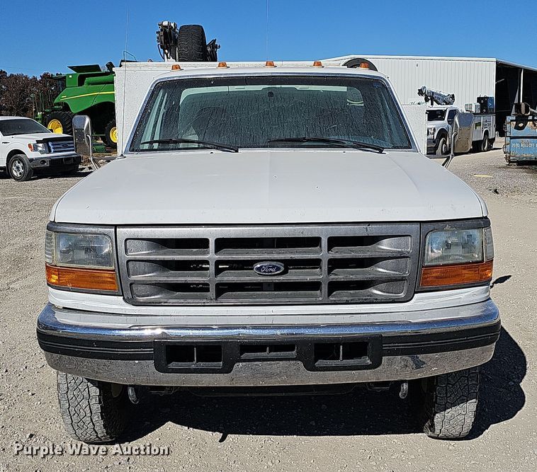 image for item NP9128 1997 Ford F450 Super Duty utility / service truck
