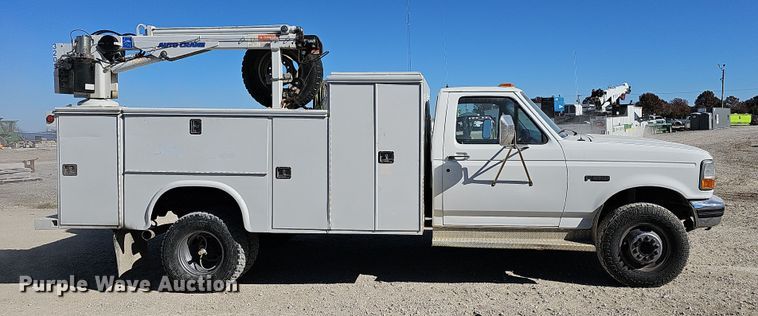 image for item NP9128 1997 Ford F450 Super Duty utility / service truck
