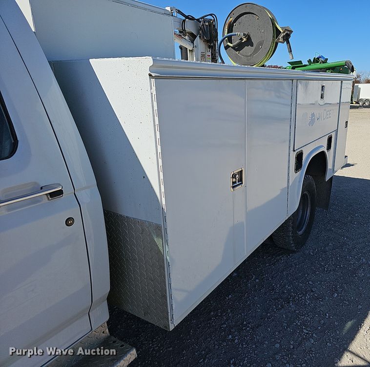 image for item NP9128 1997 Ford F450 Super Duty utility / service truck