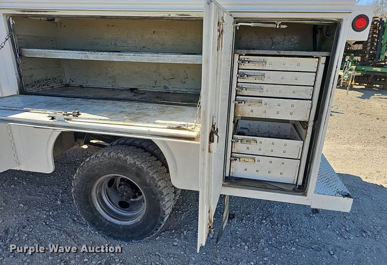 image for item NP9128 1997 Ford F450 Super Duty utility / service truck