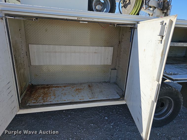 image for item NP9128 1997 Ford F450 Super Duty utility / service truck