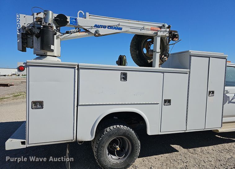 image for item NP9128 1997 Ford F450 Super Duty utility / service truck