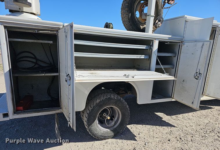 image for item NP9128 1997 Ford F450 Super Duty utility / service truck