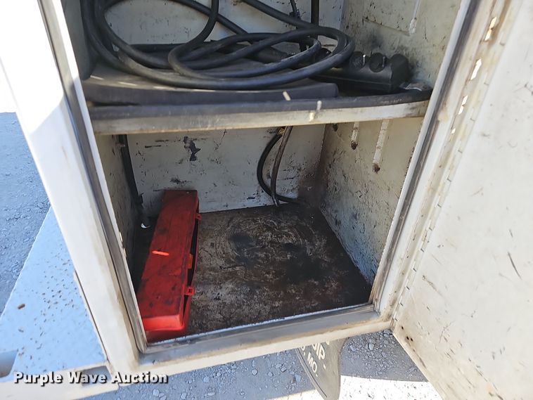 image for item NP9128 1997 Ford F450 Super Duty utility / service truck