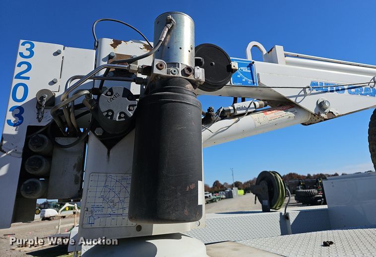 image for item NP9128 1997 Ford F450 Super Duty utility / service truck