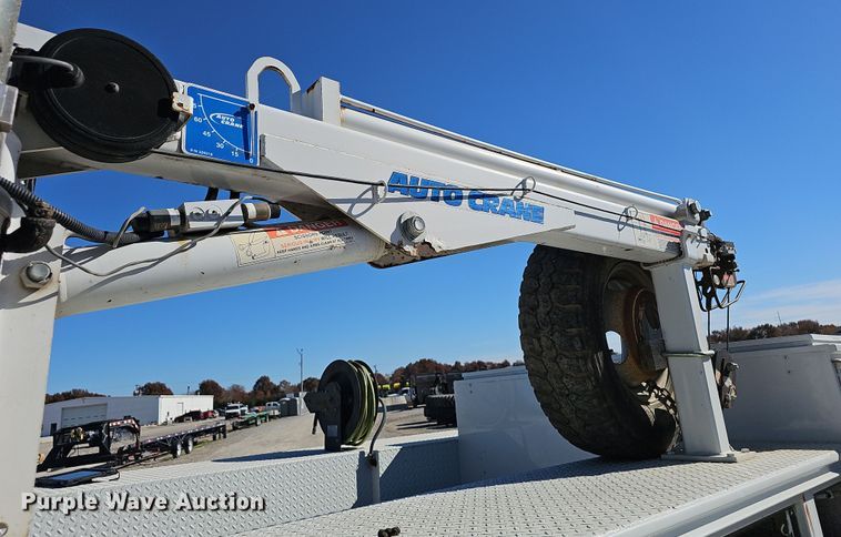 image for item NP9128 1997 Ford F450 Super Duty utility / service truck