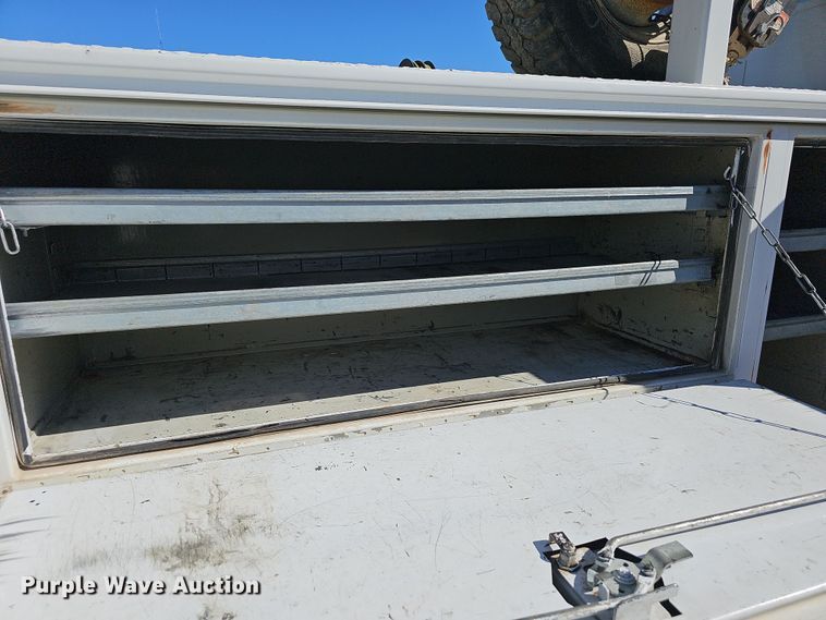 image for item NP9128 1997 Ford F450 Super Duty utility / service truck