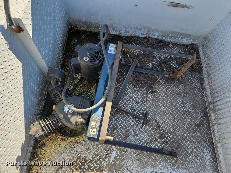 image for item NP9128 1997 Ford F450 Super Duty utility / service truck