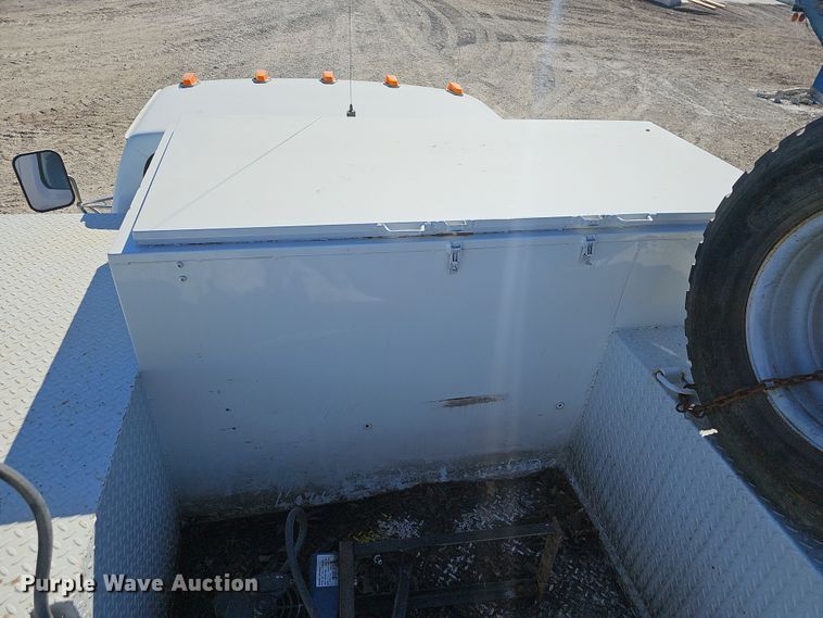 image for item NP9128 1997 Ford F450 Super Duty utility / service truck