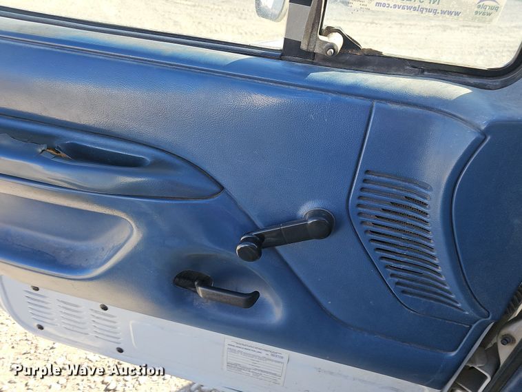 image for item NP9128 1997 Ford F450 Super Duty utility / service truck