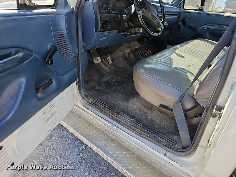 image for item NP9128 1997 Ford F450 Super Duty utility / service truck