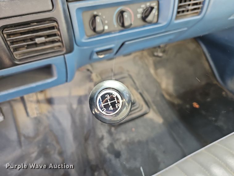 image for item NP9128 1997 Ford F450 Super Duty utility / service truck