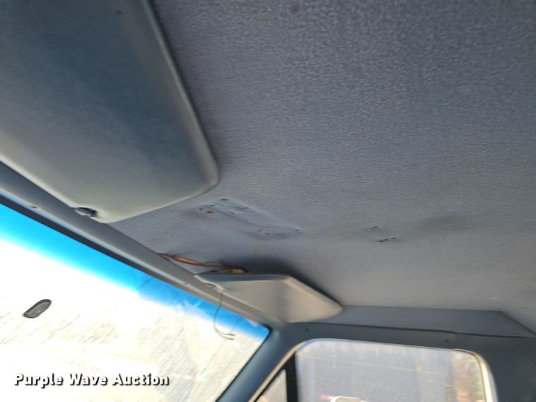 image for item NP9128 1997 Ford F450 Super Duty utility / service truck