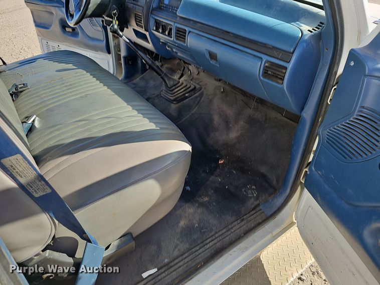 image for item NP9128 1997 Ford F450 Super Duty utility / service truck