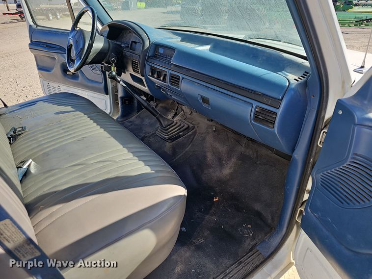 image for item NP9128 1997 Ford F450 Super Duty utility / service truck