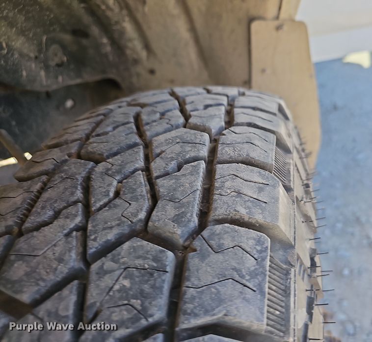 image for item NP9128 1997 Ford F450 Super Duty utility / service truck