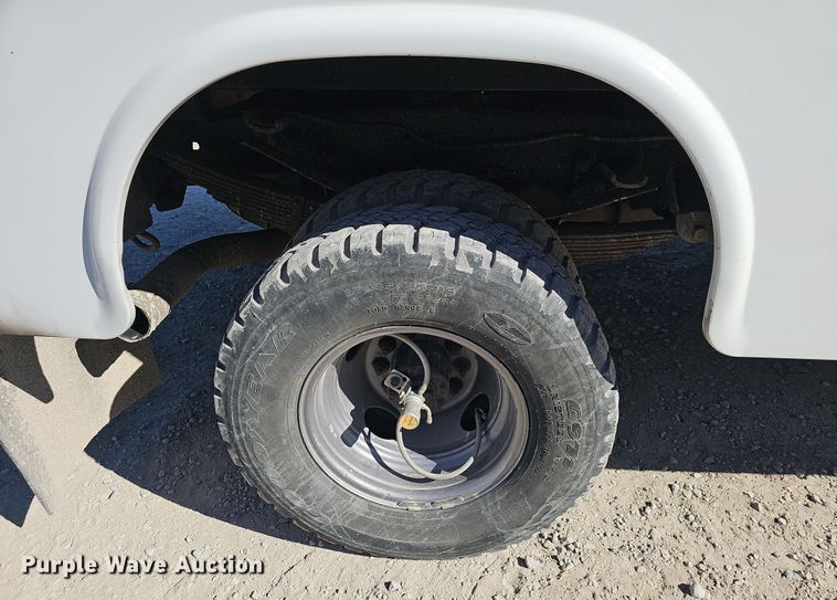 image for item NP9128 1997 Ford F450 Super Duty utility / service truck