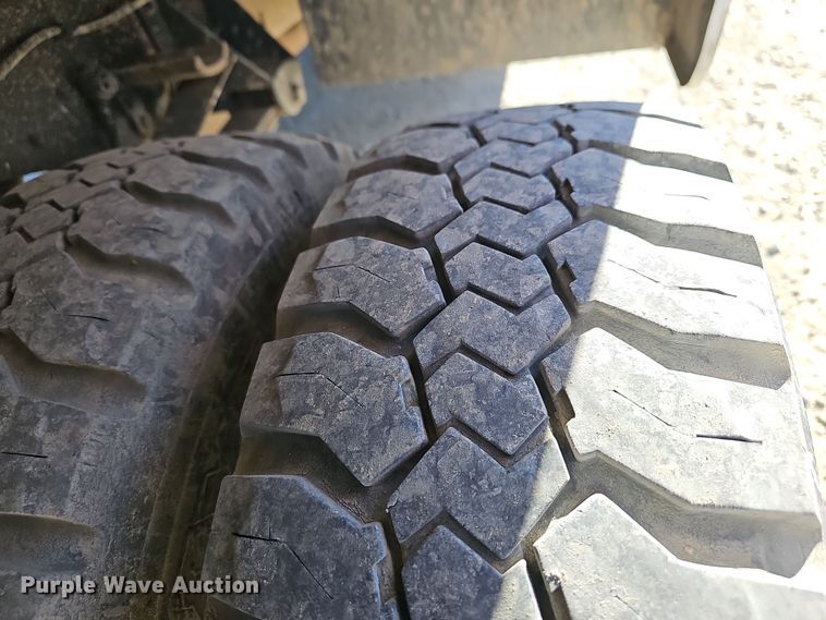 image for item NP9128 1997 Ford F450 Super Duty utility / service truck