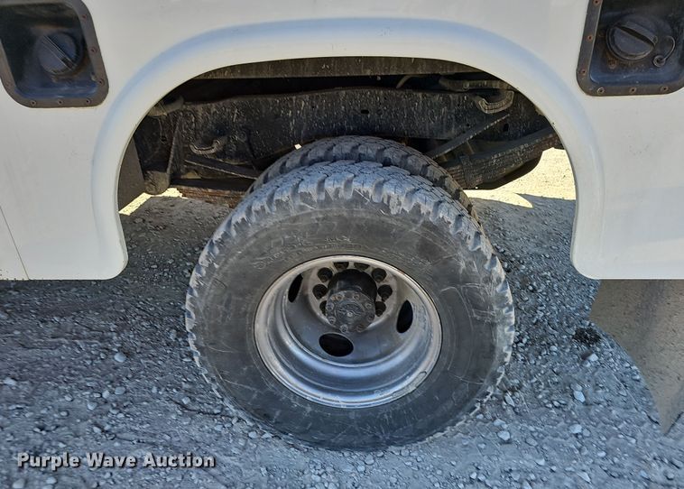 image for item NP9128 1997 Ford F450 Super Duty utility / service truck