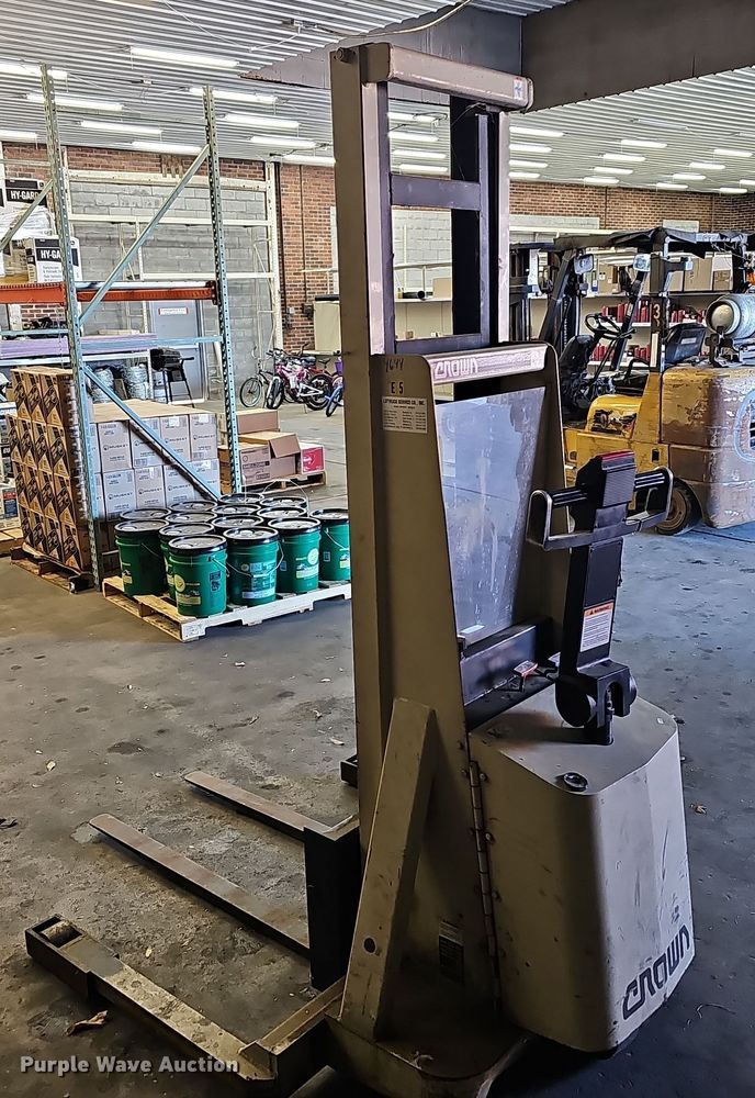 image for item NP9132 Crown 20MT  pallet jack