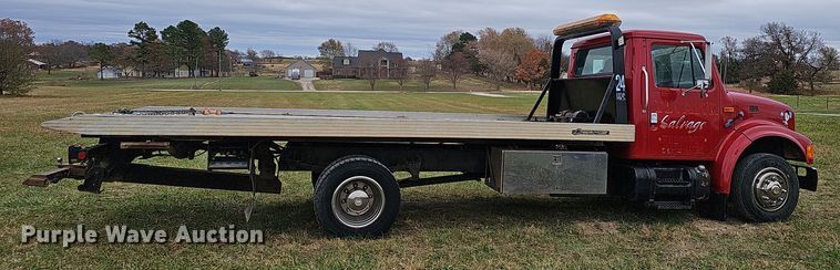 image for item NP9192 1997 International 4700  rollback truck