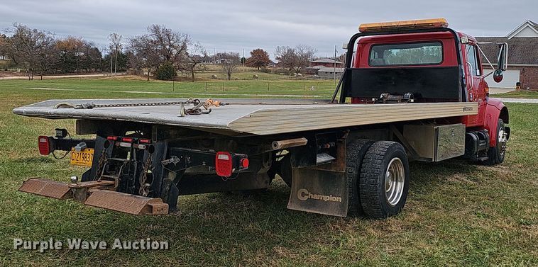 image for item NP9192 1997 International 4700  rollback truck