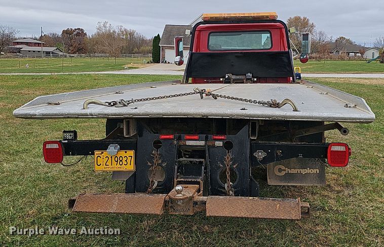 image for item NP9192 1997 International 4700  rollback truck