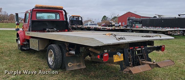 image for item NP9192 1997 International 4700  rollback truck