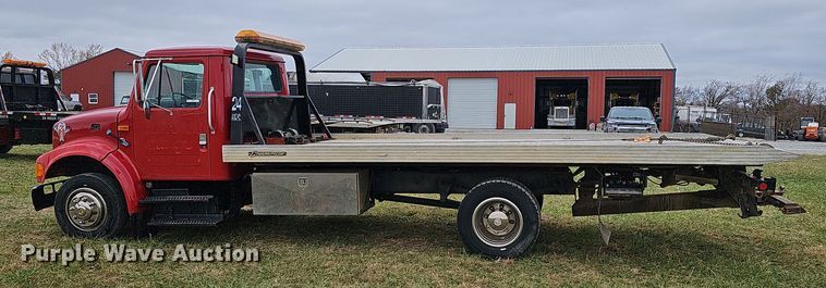 image for item NP9192 1997 International 4700  rollback truck