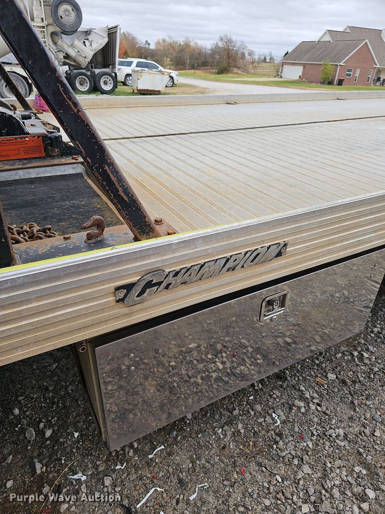 image for item NP9192 1997 International 4700  rollback truck