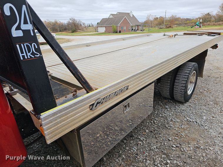 image for item NP9192 1997 International 4700  rollback truck