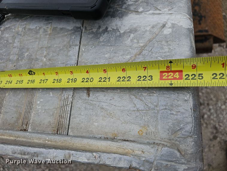 image for item NP9192 1997 International 4700  rollback truck