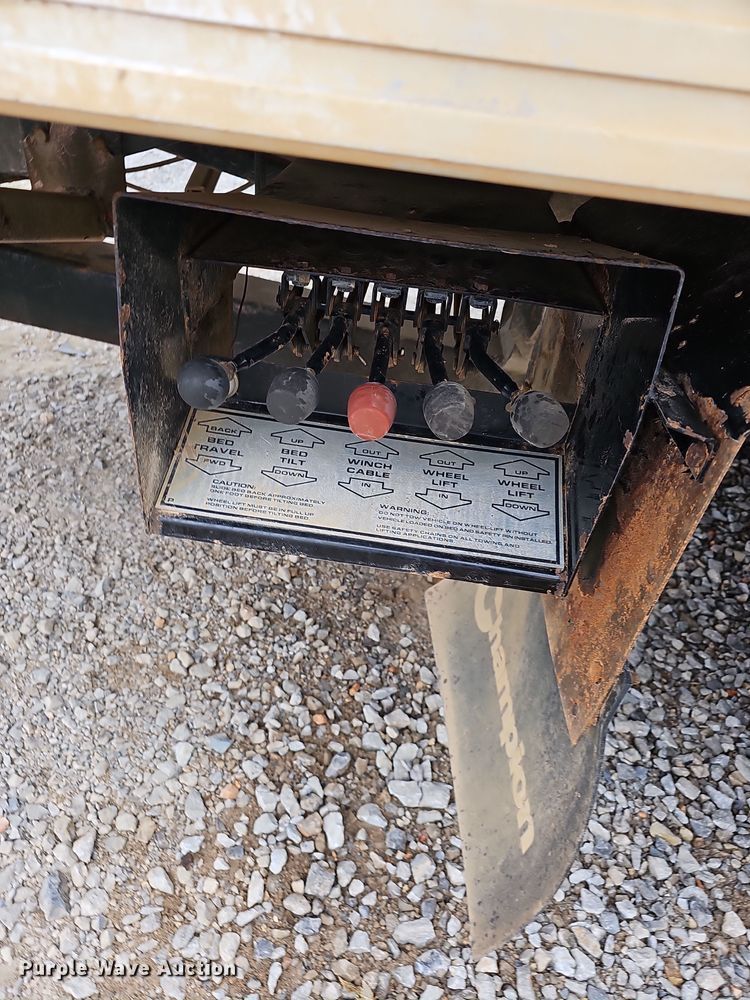 image for item NP9192 1997 International 4700  rollback truck