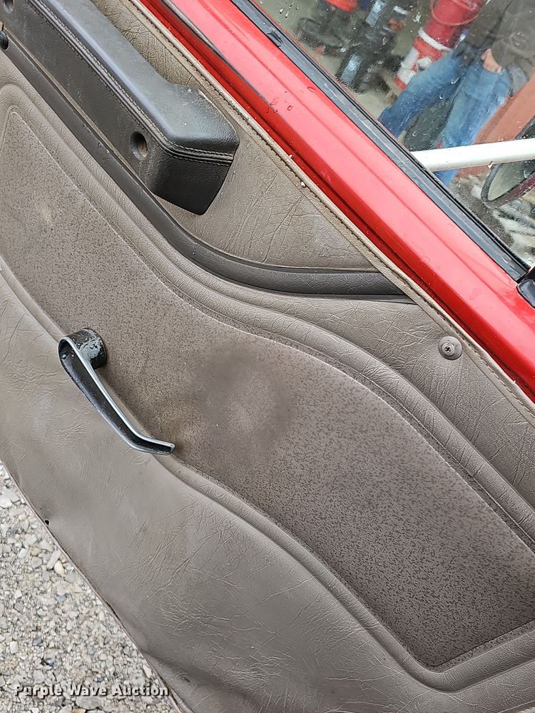 image for item NP9192 1997 International 4700  rollback truck