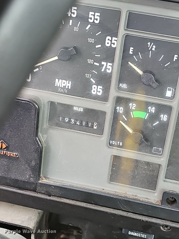 image for item NP9192 1997 International 4700  rollback truck