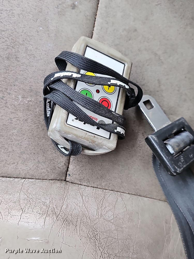 image for item NP9192 1997 International 4700  rollback truck